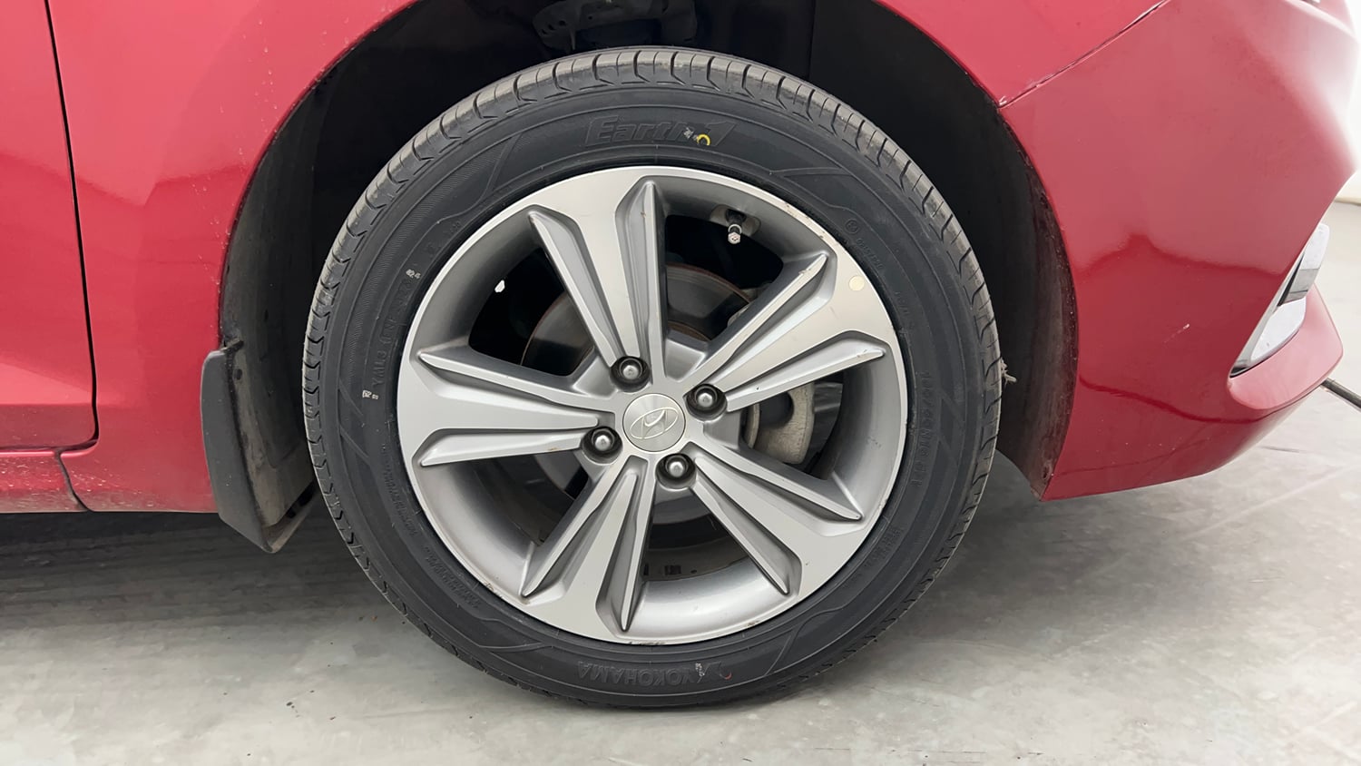 Used 2019 Hyundai Verna SX 1.6 VTVT Petrol Manual tyres RIGHT FRONT TYRE RIM VIEW