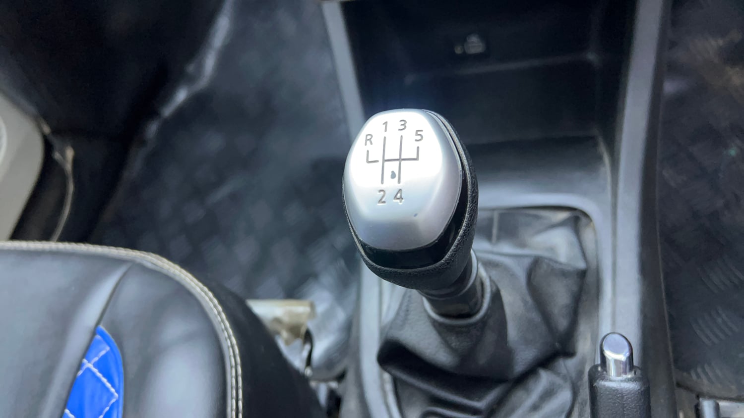 Used 2021 Renault Triber RXZ CNG (outside fitted) Cng Manual interior GEAR  KNOB VIEW