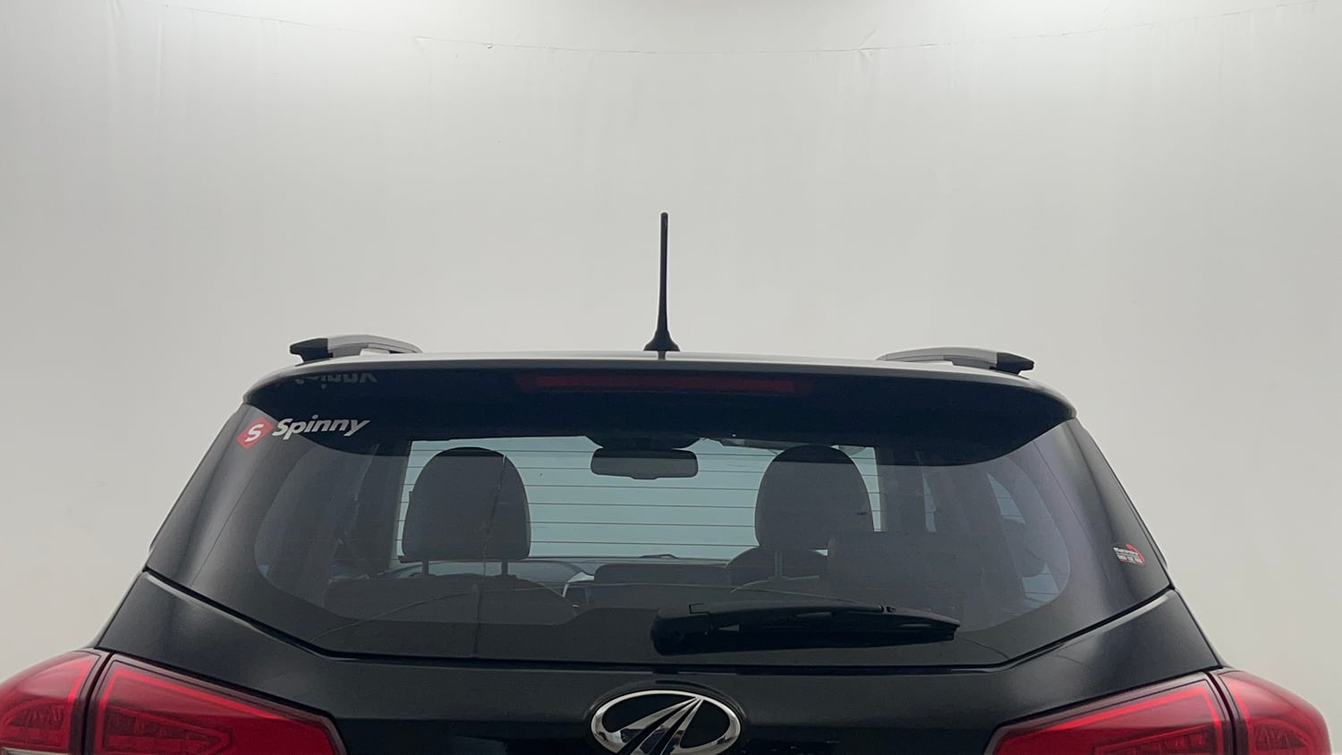 Used 2022 Mahindra XUV 300 W8 (O) 1.2 Petrol Petrol Manual exterior BACK WINDSHIELD VIEW