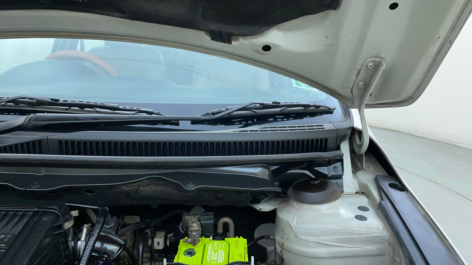 Used 2015 Maruti Suzuki Ciaz ZXI+ Petrol Manual engine ENGINE LEFT SIDE HINGE & APRON VIEW