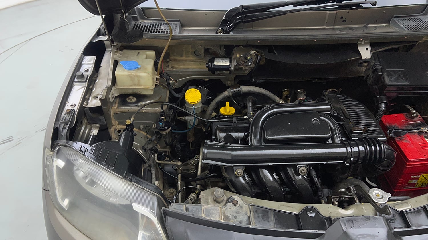 Used 2017 Renault Kwid 1.0 RXT Petrol Manual engine ENGINE RIGHT SIDE VIEW