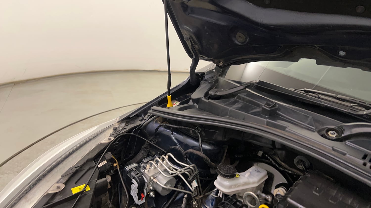 Used 2022 Tata Tigor XZ Plus Petrol Manual engine ENGINE RIGHT SIDE HINGE & APRON VIEW
