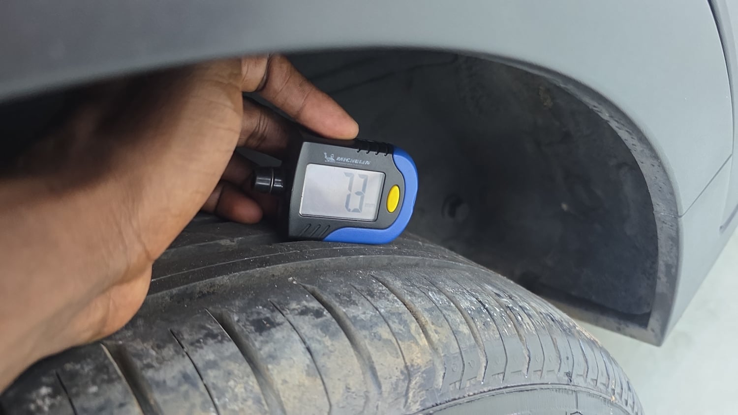 Used 2022 Kia Sonet HTX 1.5 Diesel Manual tyres RIGHT REAR TYRE TREAD VIEW