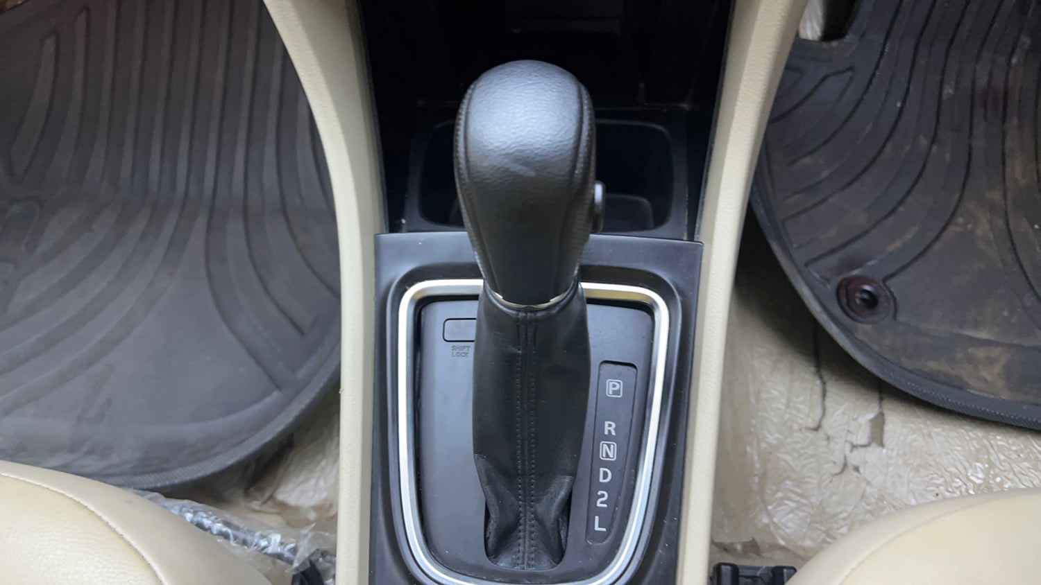 Used 2019 Maruti Suzuki Ciaz Alpha Hybrid 1.5 AT Petrol Automatic interior GEAR  KNOB VIEW