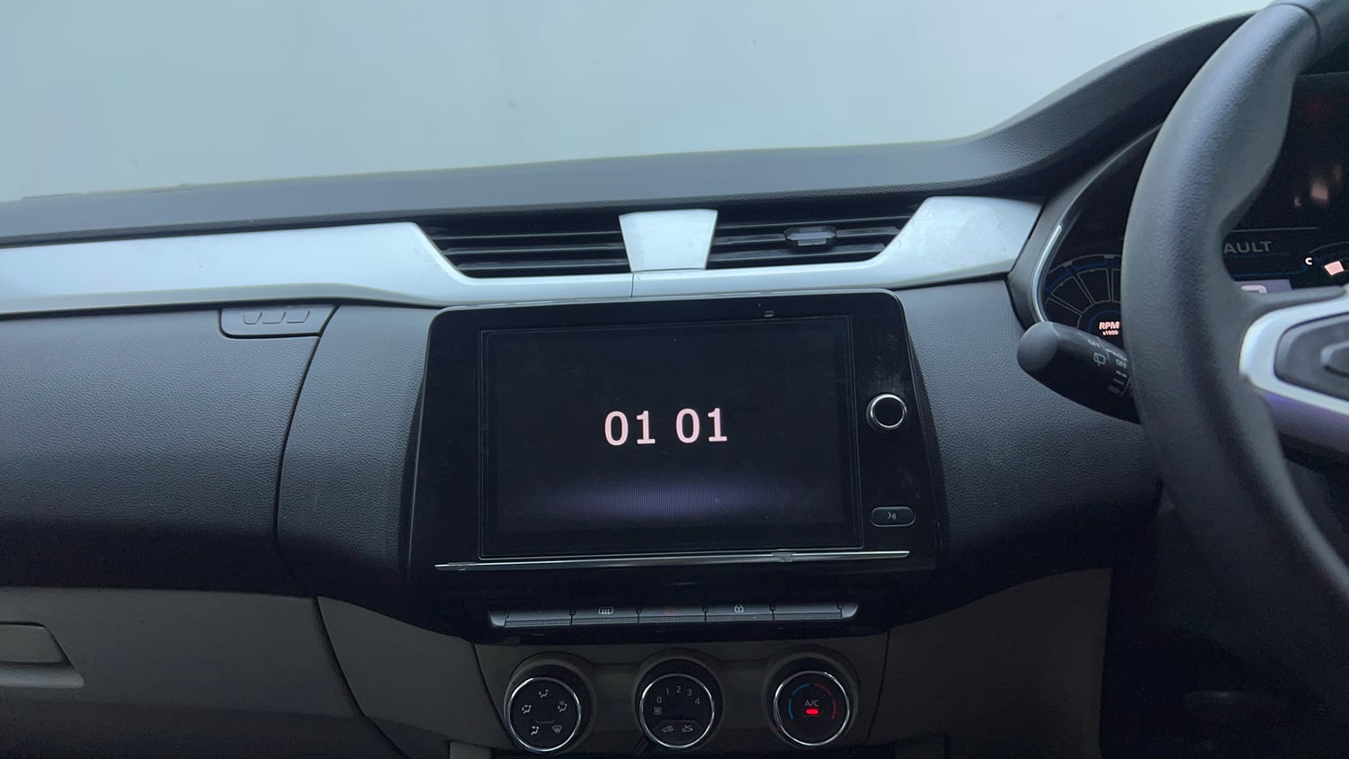 Used 2021 Renault Triber RXZ CNG (outside fitted) Cng Manual top_features Integrated (in-dash) music system