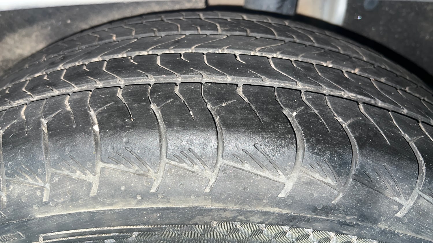 Used 2023 Hyundai Alcazar Platinum 7 STR 1.5 Turbo Petrol Petrol Manual tyres LEFT REAR TYRE TREAD VIEW