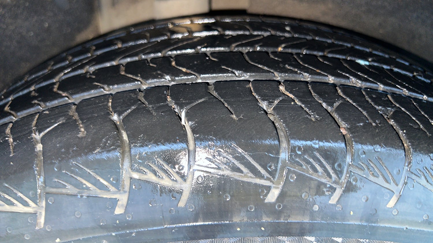 Used 2021 Hyundai Alcazar Platinum (O) 6 STR 2.0 Petrol AT Petrol Automatic tyres RIGHT REAR TYRE TREAD VIEW