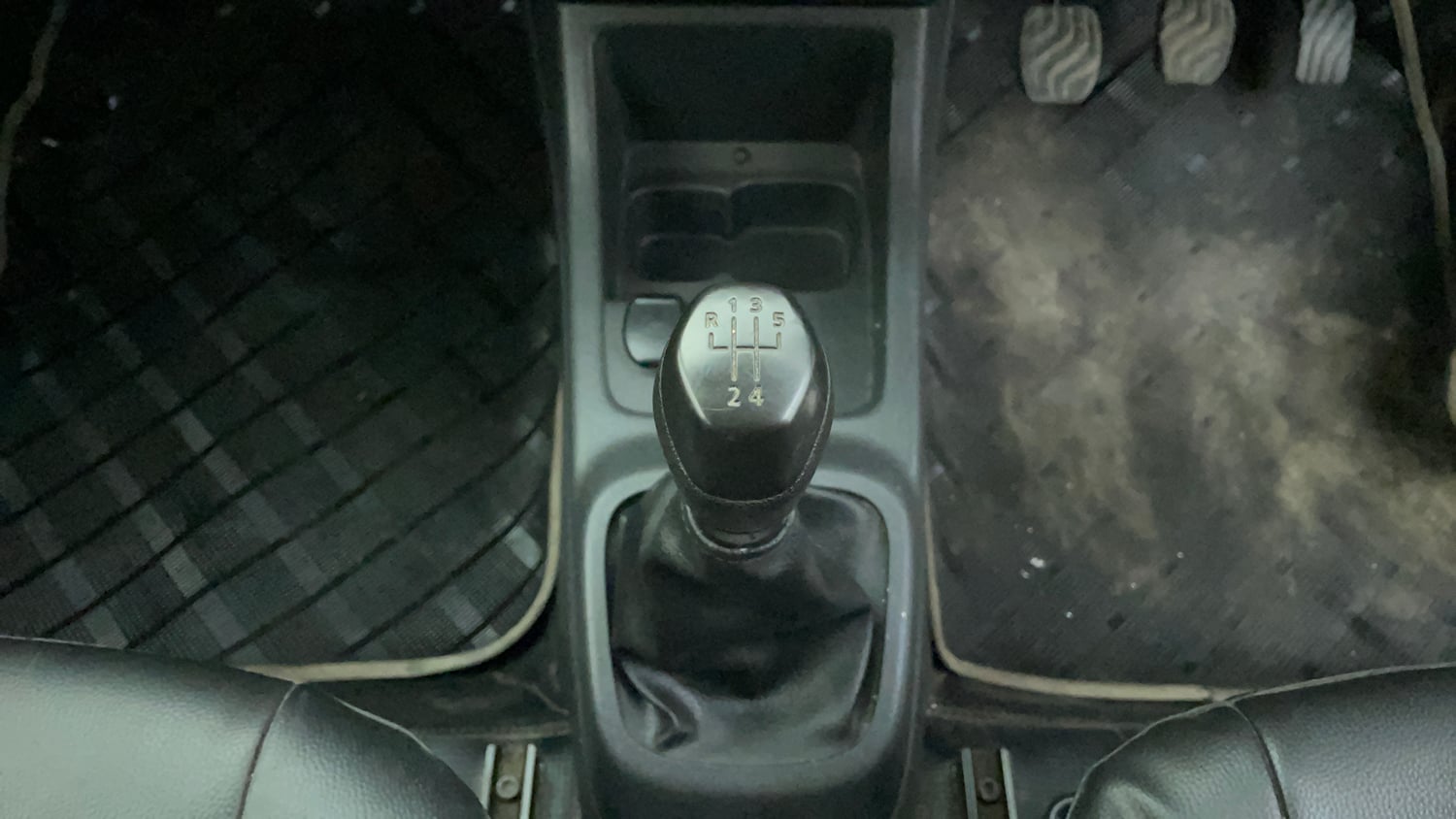 Used 2016 Renault Kwid RXT Petrol Manual interior GEAR  KNOB VIEW