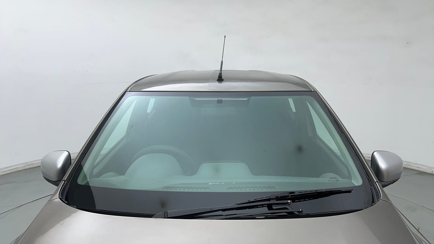 Used 2017 Renault Kwid 1.0 RXT Petrol Manual exterior FRONT WINDSHIELD VIEW