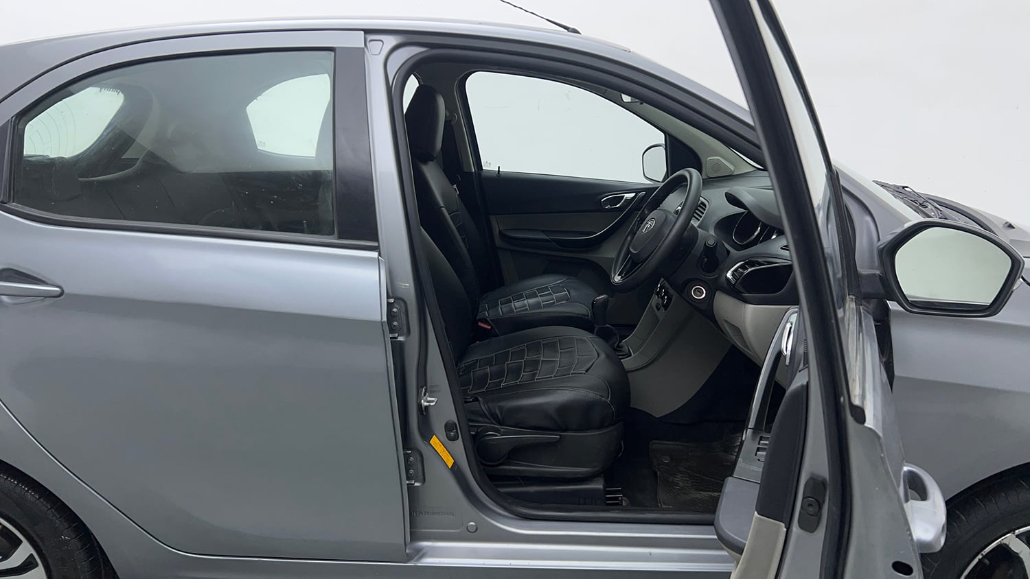 Used 2019 Tata Tiago Revotron XZ w/o Alloy Petrol Manual interior RIGHT SIDE FRONT DOOR CABIN VIEW