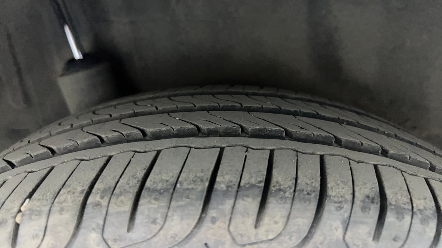 Used 2013 Honda Brio S MT Petrol Manual tyres RIGHT REAR TYRE TREAD VIEW