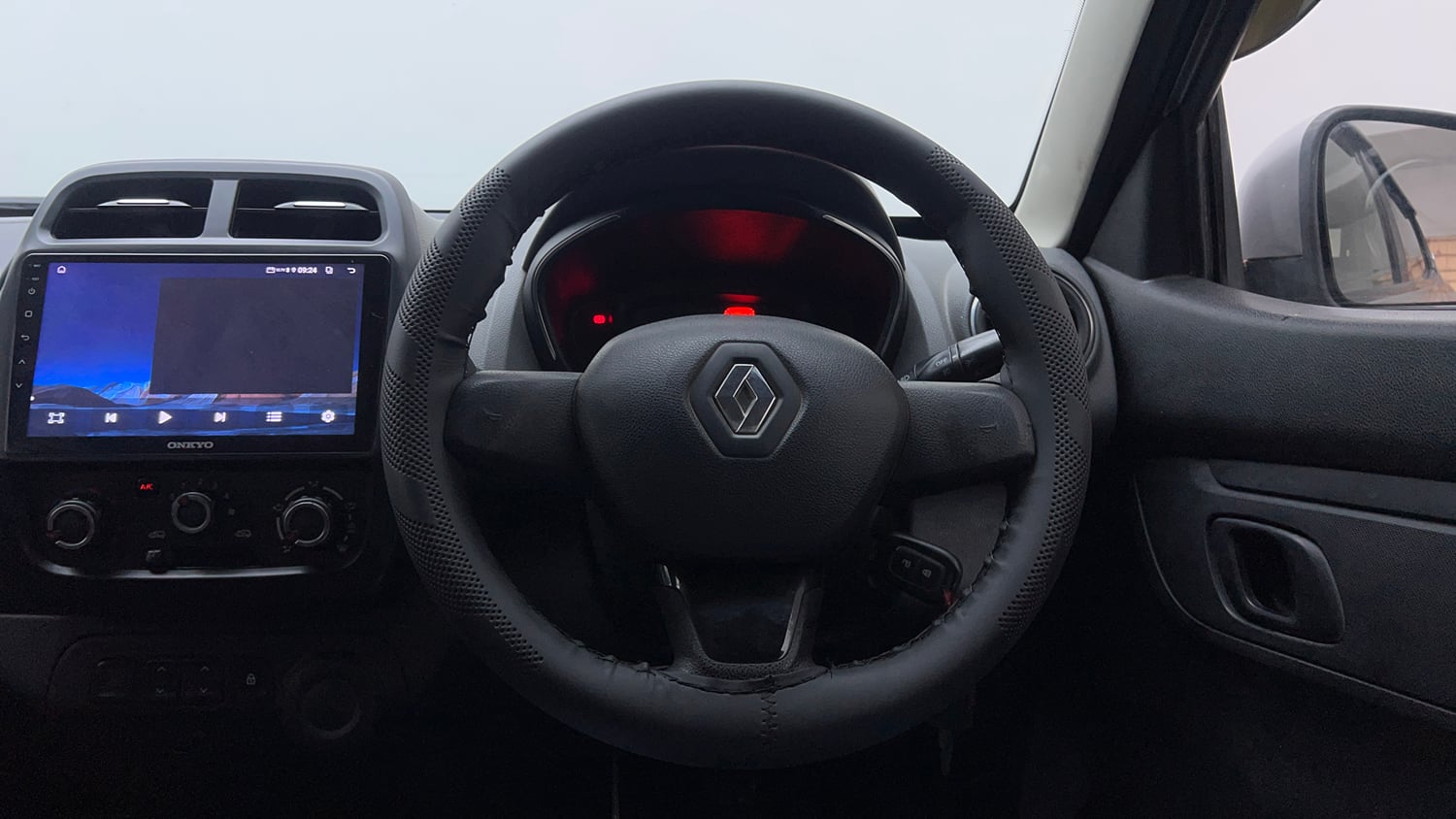 Used 2017 Renault Kwid 1.0 RXT Petrol Manual interior STEERING VIEW