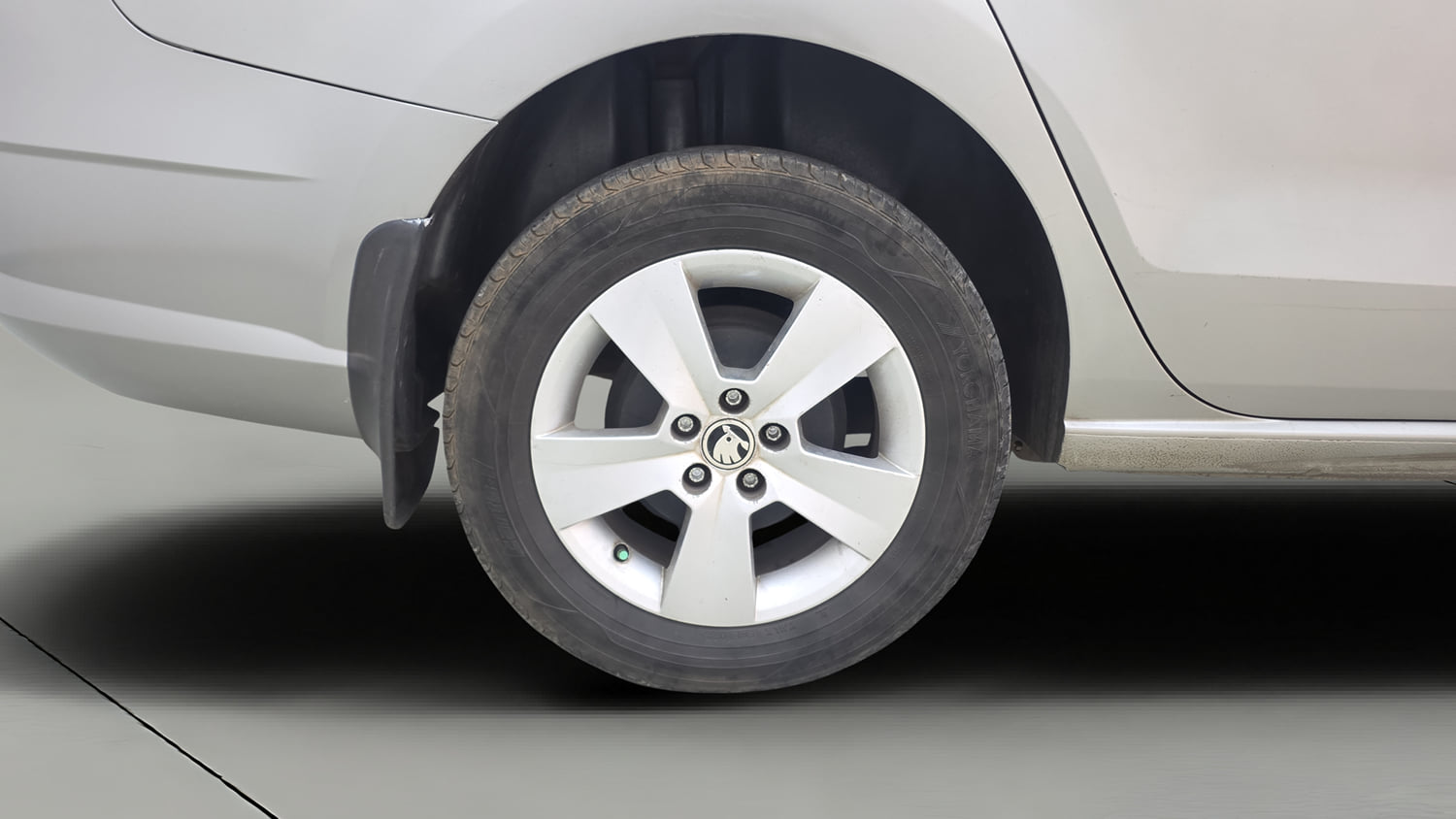 Used 2019 Skoda Rapid Ambition 1.5 TDI Diesel Manual tyres RIGHT REAR TYRE RIM VIEW