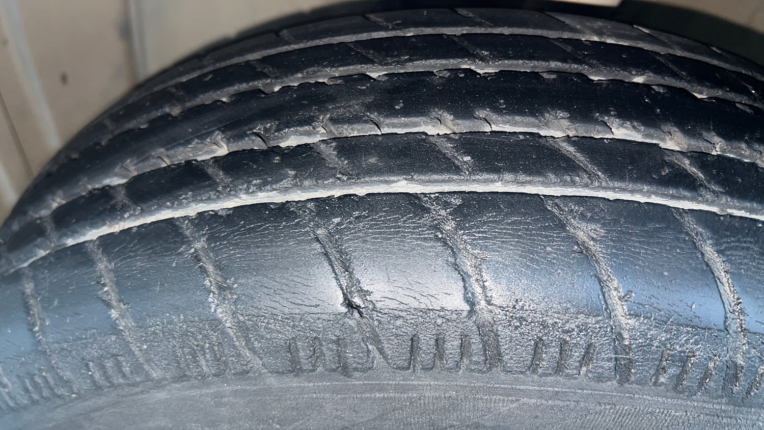 Used 2021 Maruti Suzuki Wagon R 1.0 LXI CNG (Outside Fitted) Cng Manual tyres LEFT FRONT TYRE TREAD VIEW