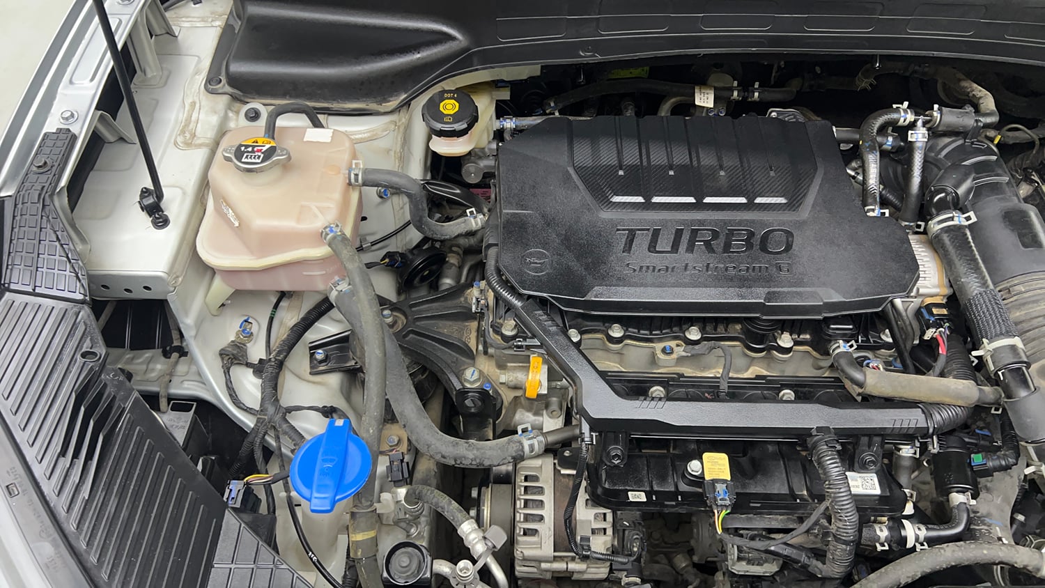 Used 2023 Hyundai Alcazar Platinum 7 STR 1.5 Turbo Petrol Petrol Manual engine ENGINE RIGHT SIDE VIEW