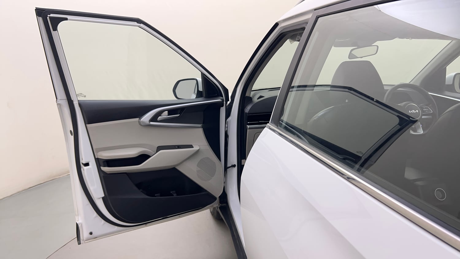 Used 2022 Kia Carens Prestige Plus 1.4 Petrol MT 7 STR Petrol Manual interior LEFT FRONT DOOR OPEN VIEW