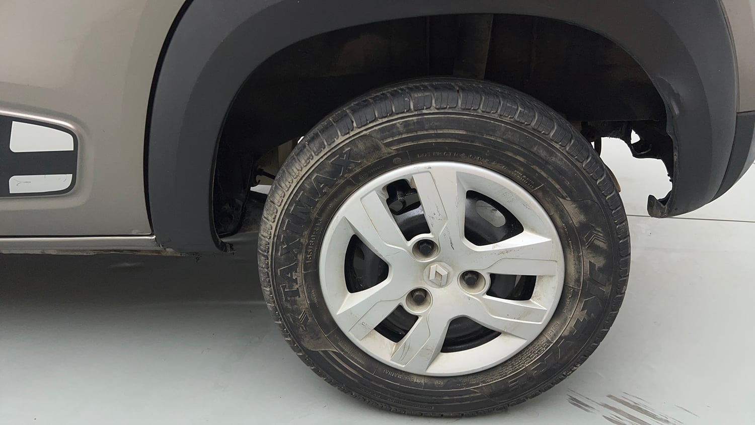 Used 2017 Renault Kwid 1.0 RXT Petrol Manual tyres LEFT REAR TYRE RIM VIEW