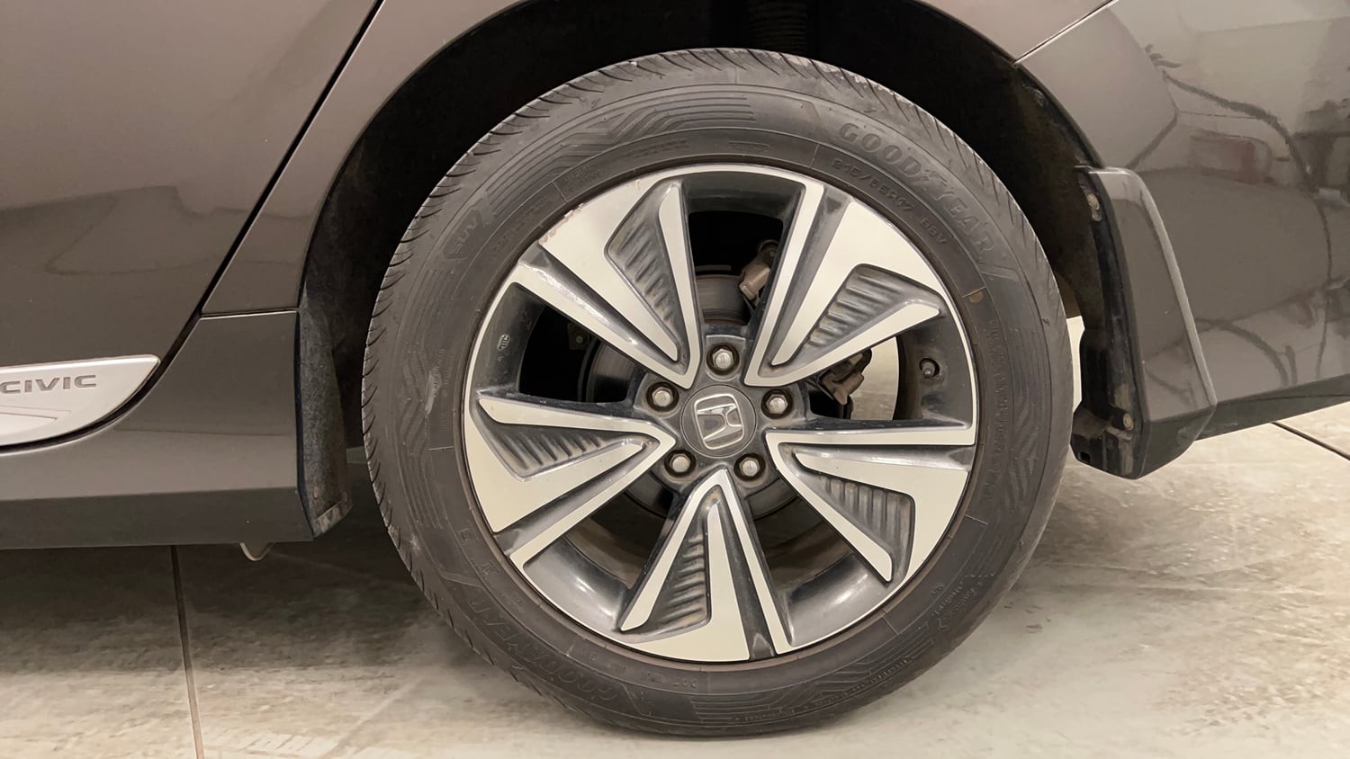 Used 2019 Honda Civic ZX CVT Petrol Petrol Automatic tyres LEFT REAR TYRE RIM VIEW