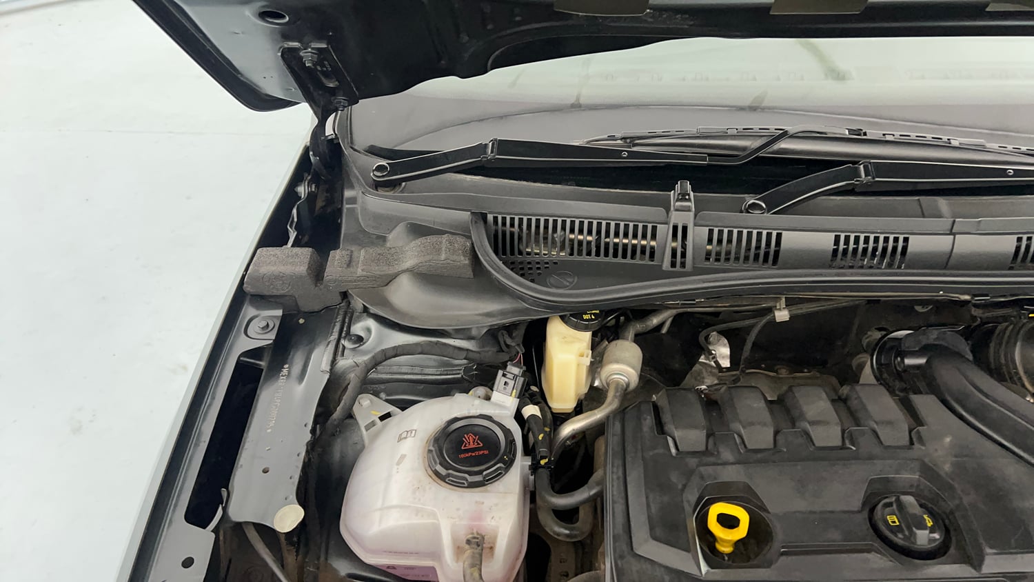 Used 2023 Skoda Slavia Style 1.5L TSI DSG Petrol Automatic engine ENGINE RIGHT SIDE HINGE & APRON VIEW