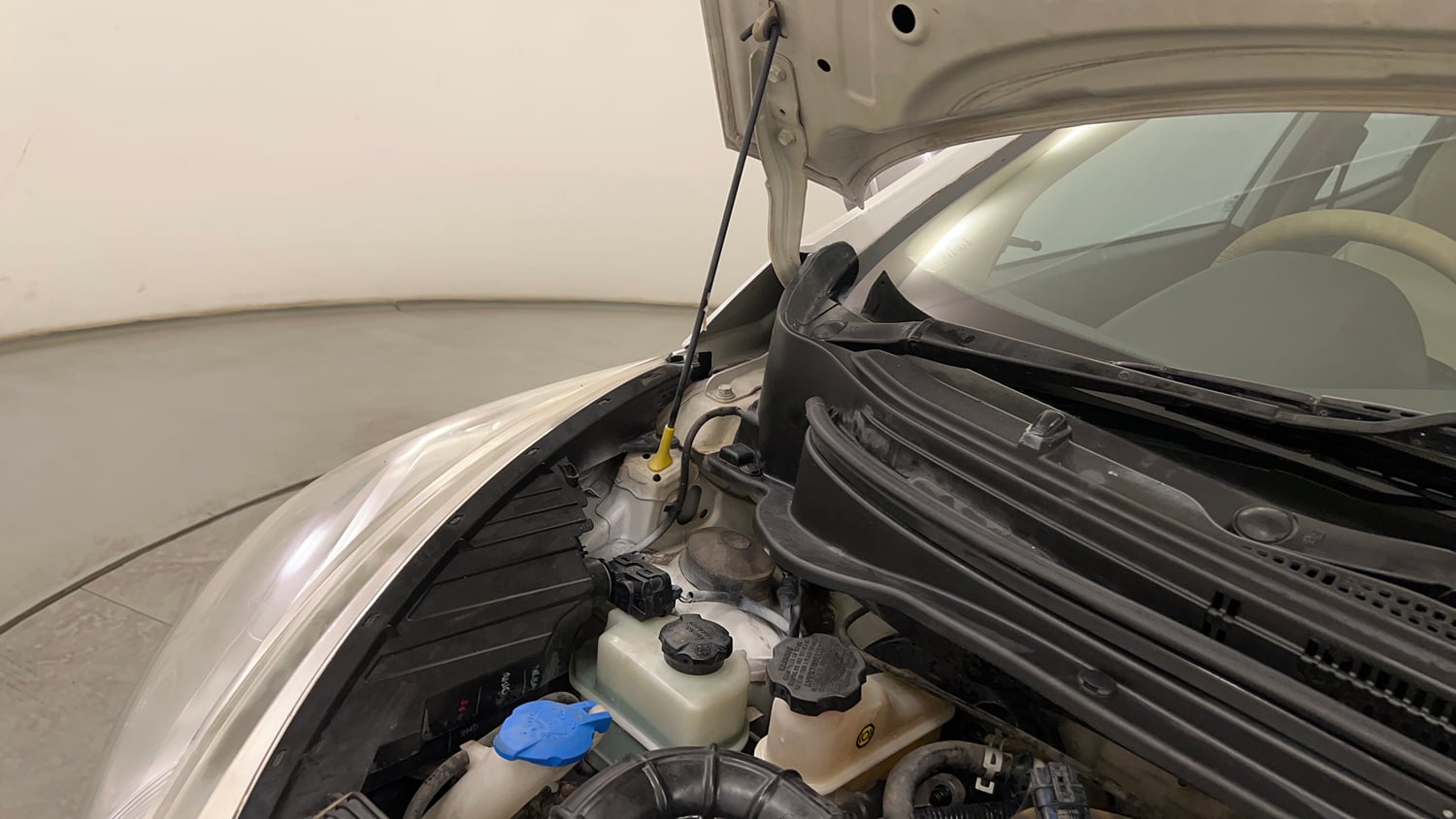 Used 2018 Hyundai Eon Magna + Petrol Manual engine ENGINE RIGHT SIDE HINGE & APRON VIEW