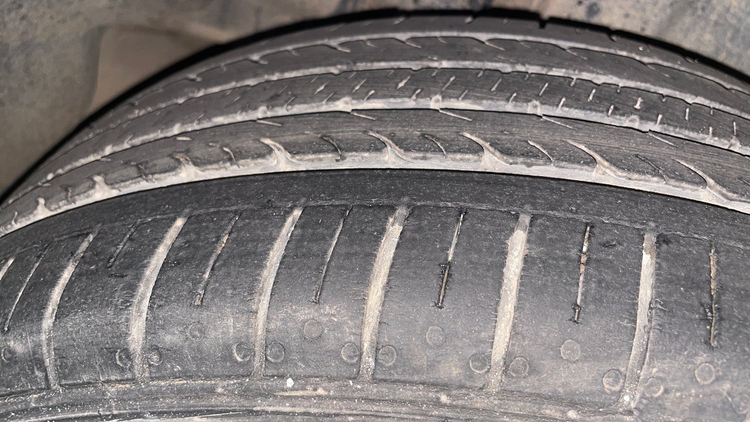 Used 2015 Maruti Suzuki Ciaz ZXI+ Petrol Manual tyres RIGHT REAR TYRE TREAD VIEW
