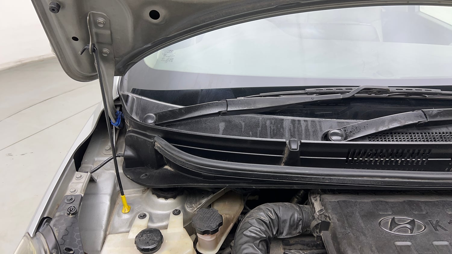 Used 2020 Hyundai Aura SX 1.2 Petrol Petrol Manual engine ENGINE RIGHT SIDE HINGE & APRON VIEW