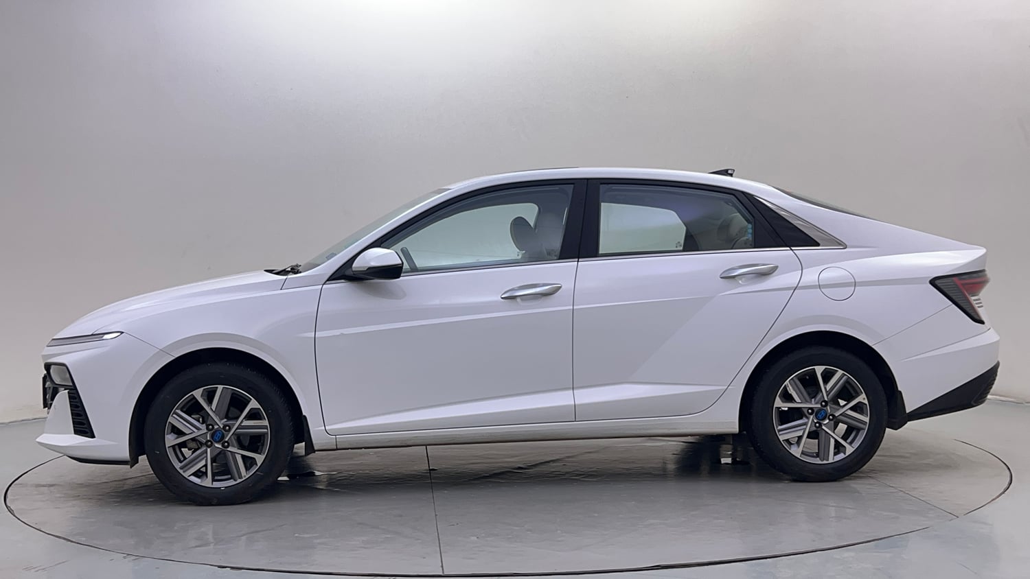 Used 2024 Hyundai Verna SX (O)1.5 Petrol MT Petrol Manual exterior LEFT SIDE VIEW