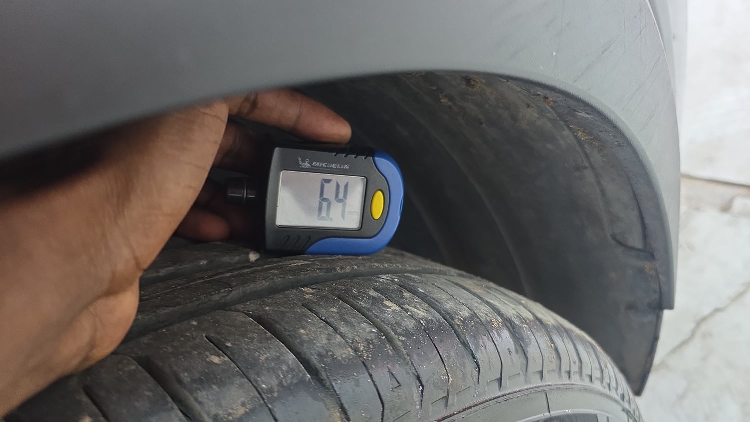 Used 2022 Kia Sonet HTX 1.5 Diesel Manual tyres RIGHT FRONT TYRE TREAD VIEW