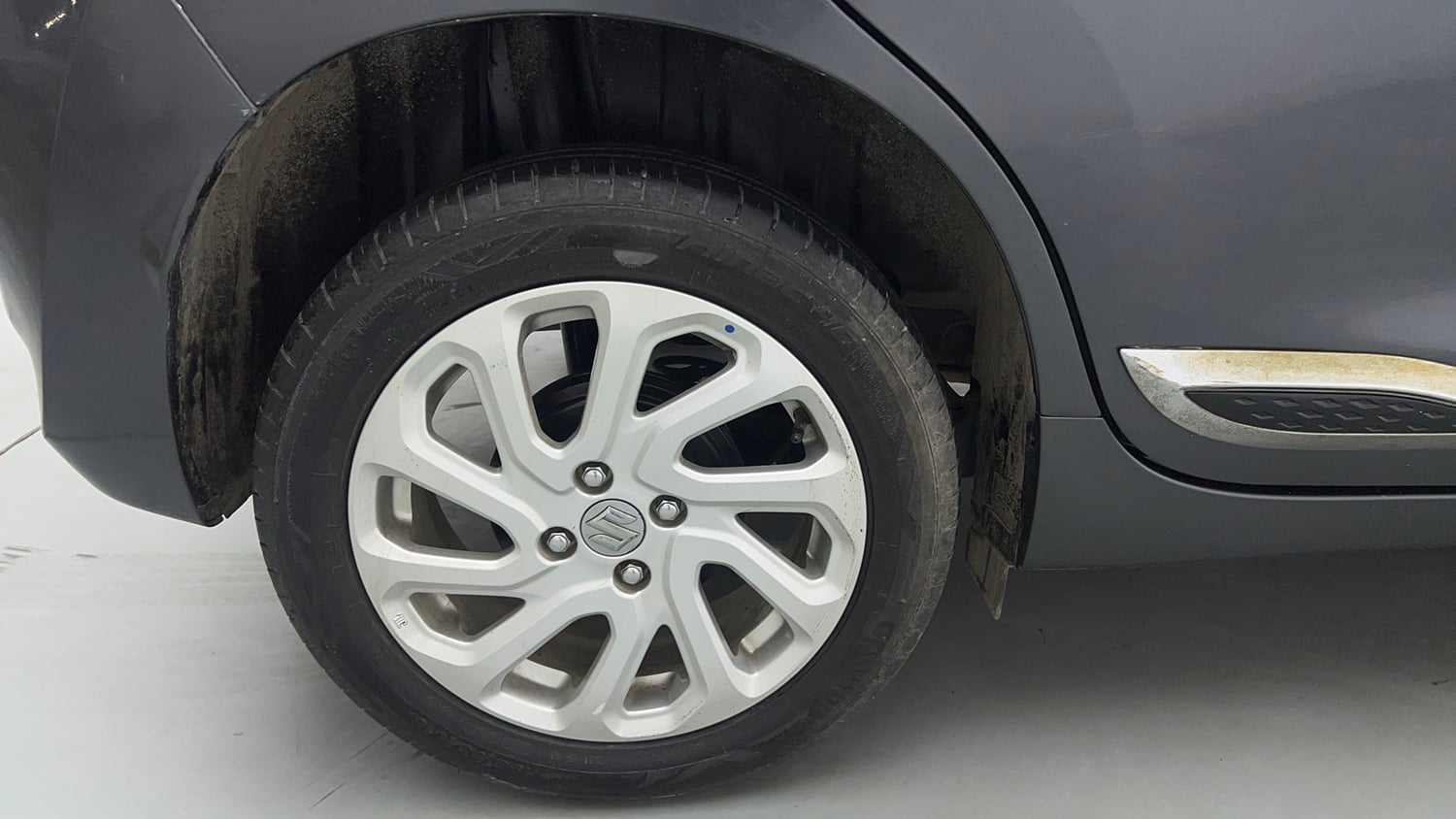 Used 2024 Maruti Suzuki Baleno Zeta MT Petrol Manual tyres RIGHT REAR TYRE RIM VIEW