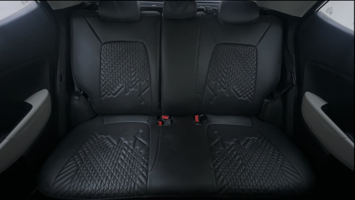 Used 2025 Hyundai Venue SX (O) 1.0 Turbo DCT Petrol Automatic interior REAR SEAT CONDITION VIEW