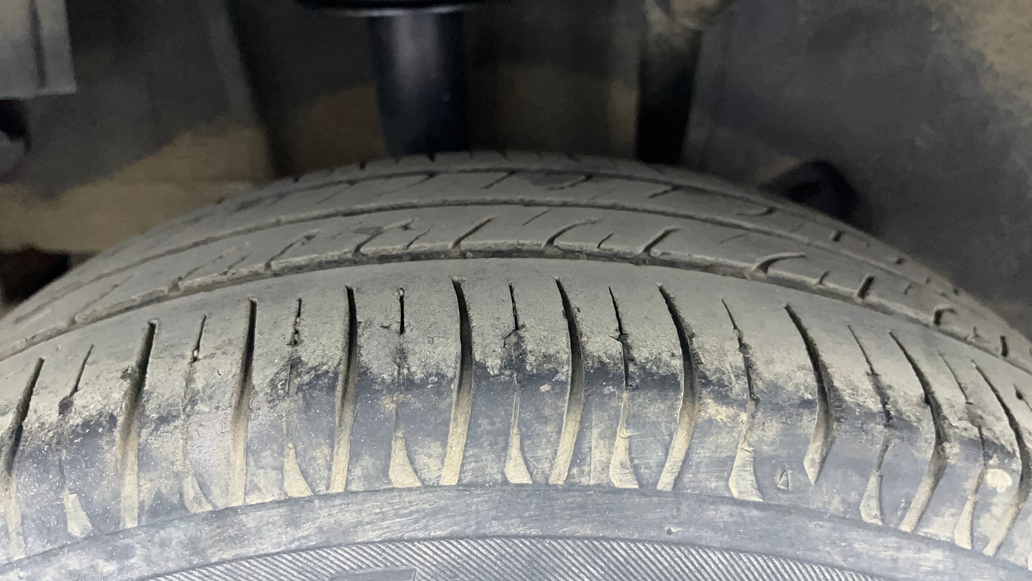 Used 2018 Tata Tiago Revotron XZA Petrol Automatic tyres RIGHT REAR TYRE TREAD VIEW