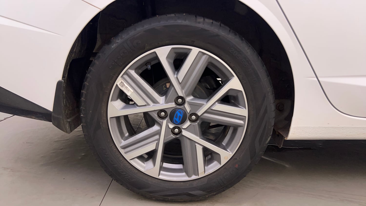 Used 2024 Hyundai Verna SX (O)1.5 Petrol MT Petrol Manual tyres RIGHT REAR TYRE RIM VIEW