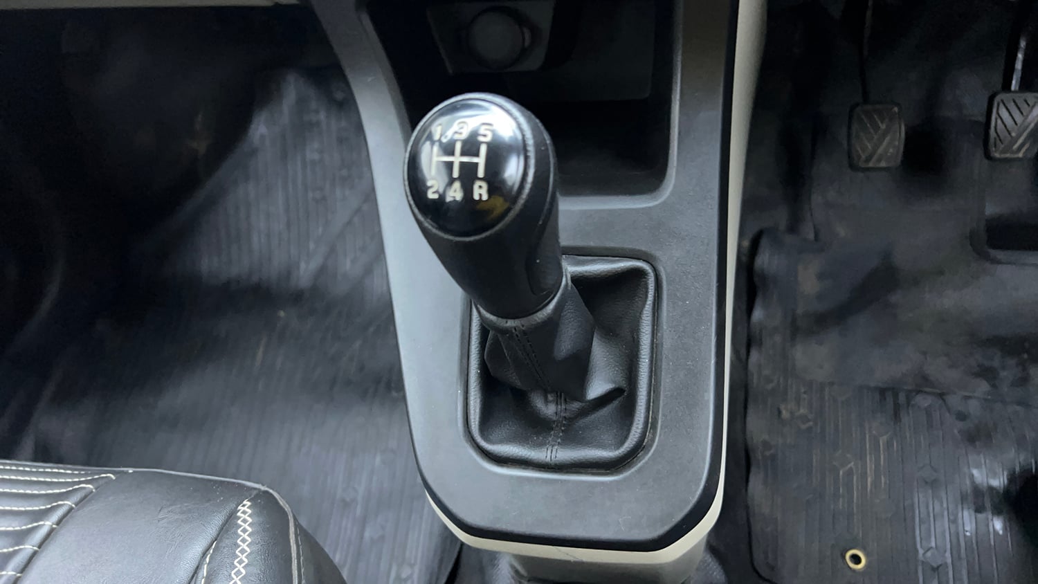 Used 2022 Maruti Suzuki Wagon R VXI 1.0 CNG Cng Manual interior GEAR  KNOB VIEW