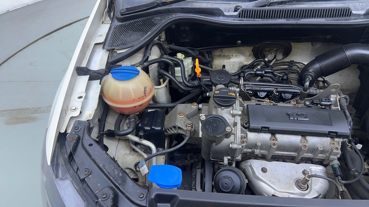 Used 2013 Volkswagen Polo Comfortline 1.2L (P) Petrol Manual engine ENGINE LEFT SIDE HINGE & APRON VIEW