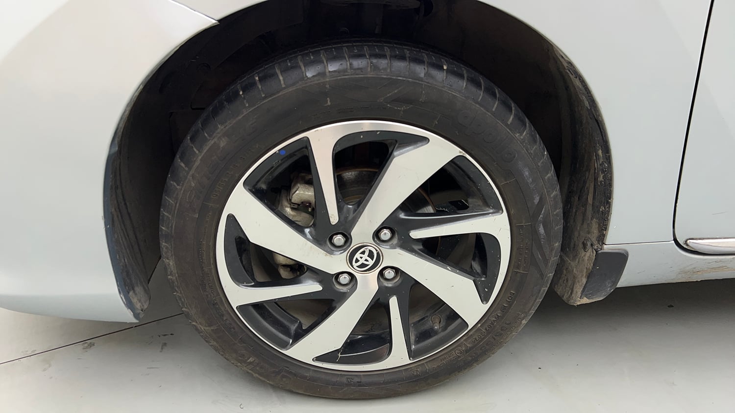 Used 2023 Toyota Glanza G AMT Petrol Automatic tyres LEFT FRONT TYRE RIM VIEW