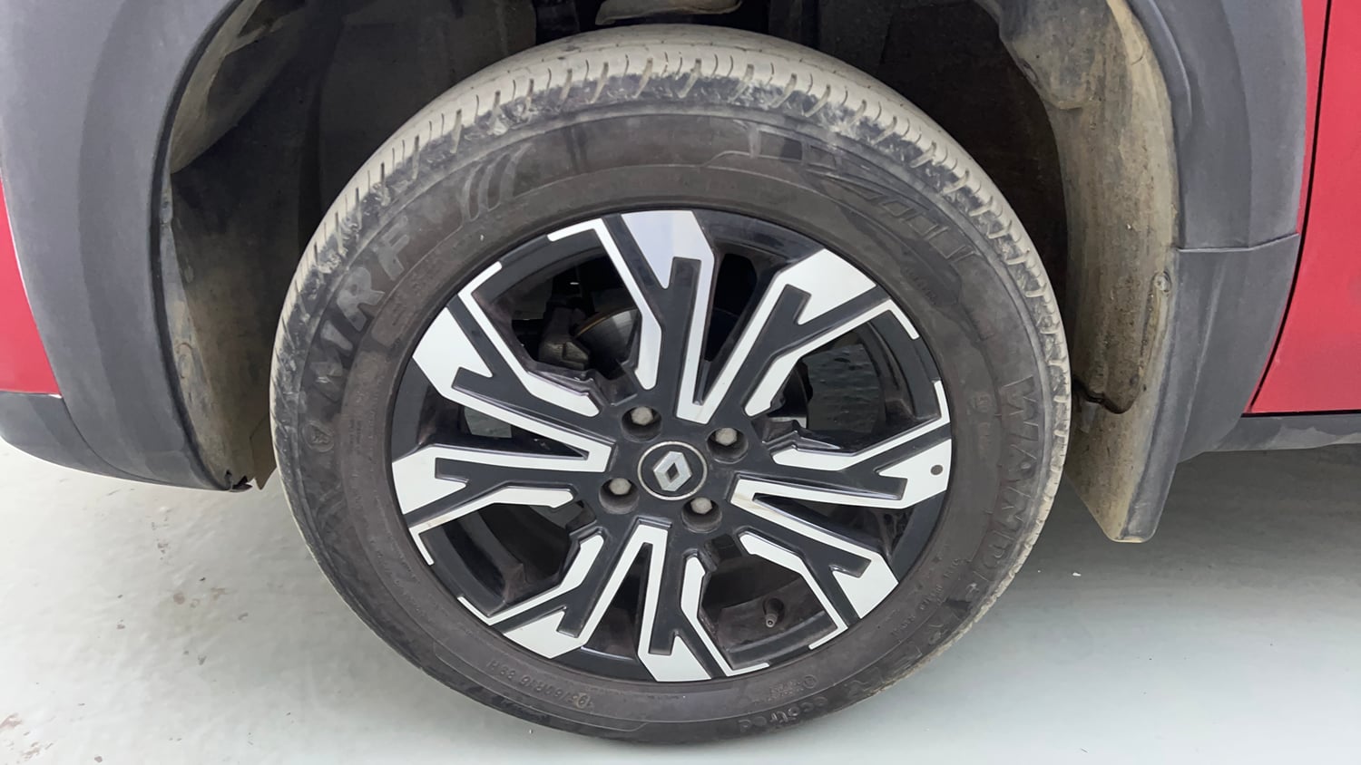 Used 2023 Renault Kiger RXZ AMT Petrol Automatic tyres LEFT FRONT TYRE RIM VIEW