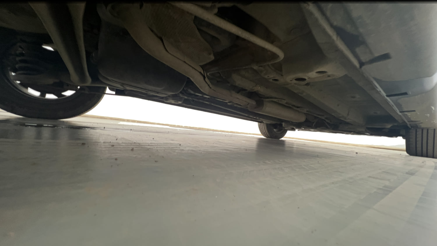 Used 2022 Mahindra XUV 300 W8 (O) 1.2 Petrol Petrol Manual extra REAR RIGHT UNDERBODY VIEW