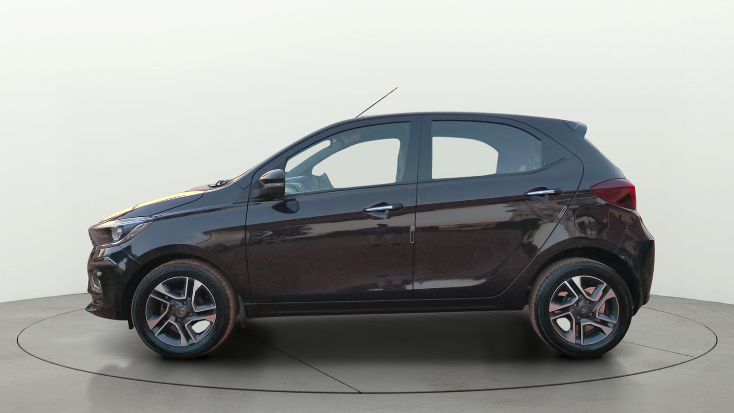 Used 2023 Tata Tiago XZA Plus Petrol Automatic exterior LEFT SIDE VIEW