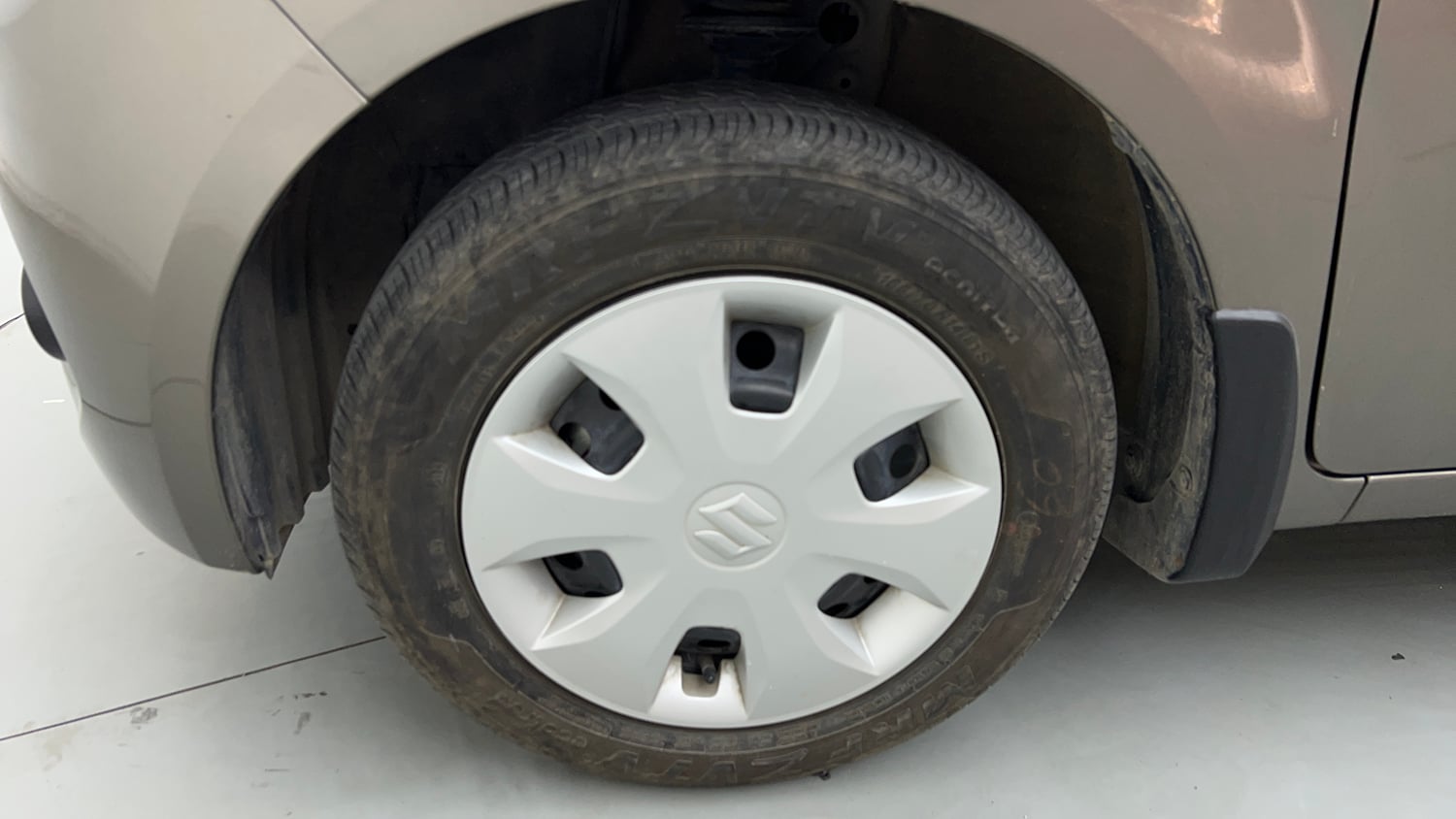 Used 2025 Maruti Suzuki Wagon R VXI 1.0 CNG Cng Manual tyres LEFT FRONT TYRE RIM VIEW