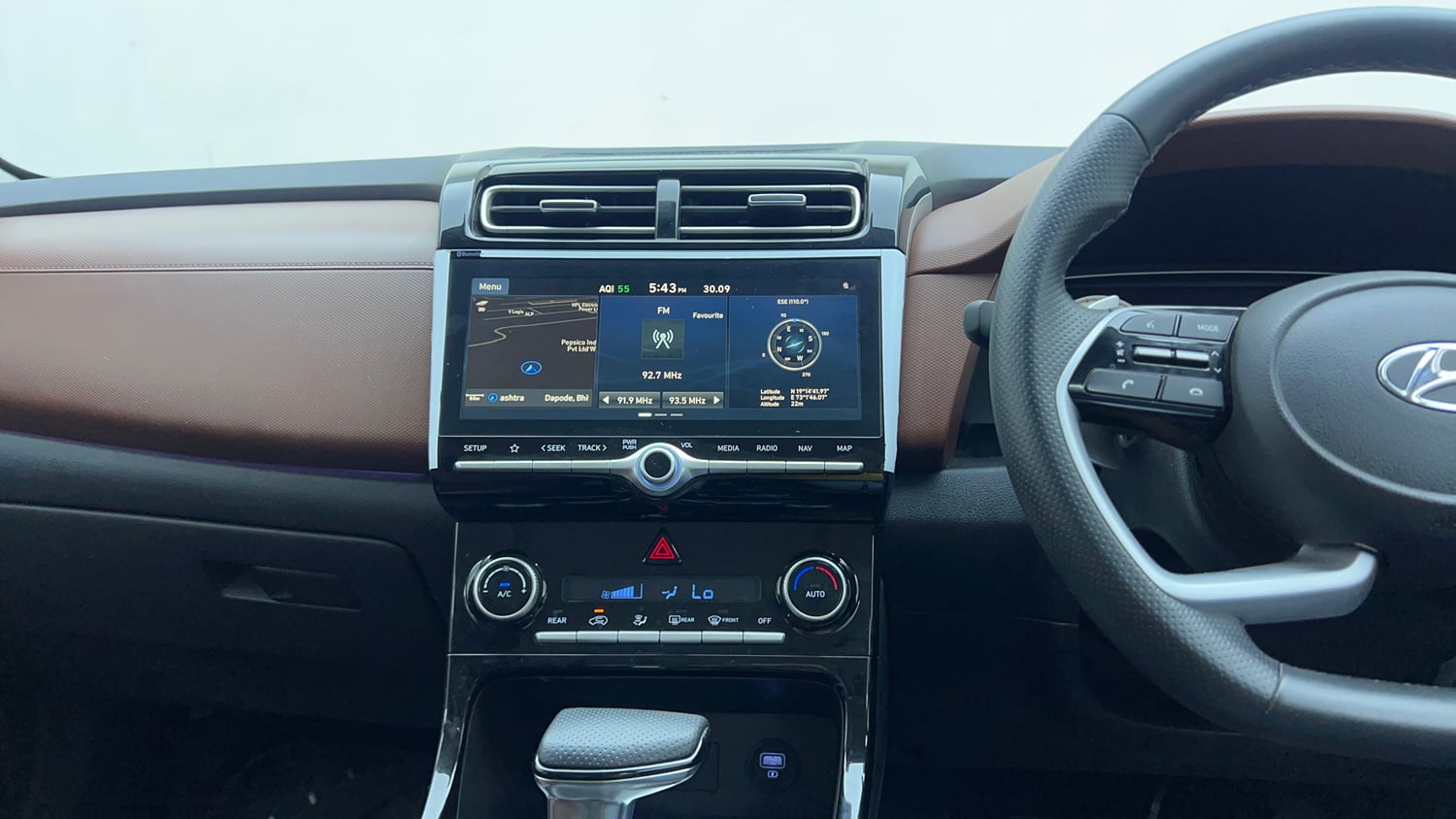 Used 2021 Hyundai Alcazar Platinum (O) 6 STR 2.0 Petrol AT Petrol Automatic interior MUSIC SYSTEM & AC CONTROL VIEW