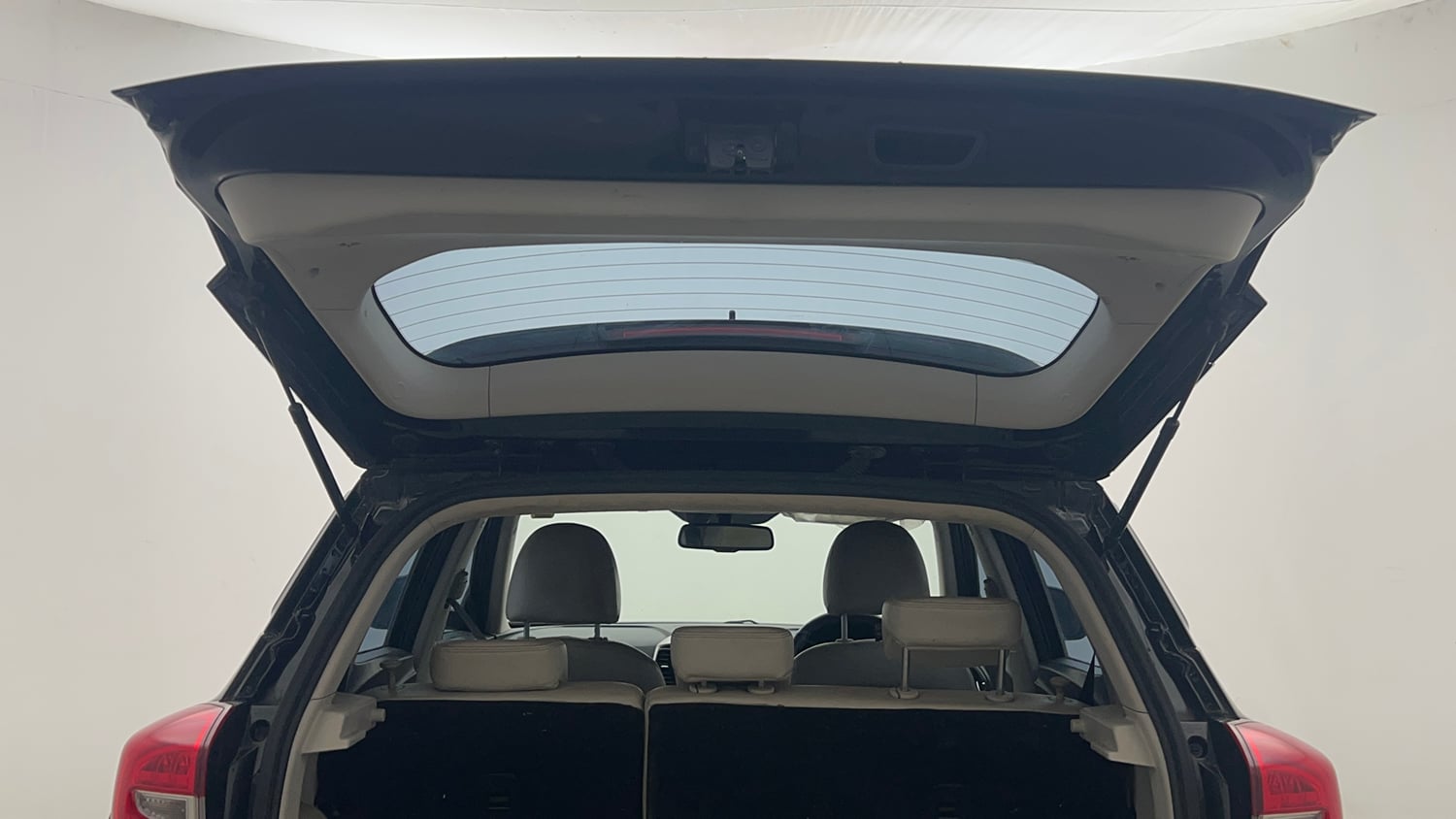 Used 2022 Mahindra XUV 300 W8 (O) 1.2 Petrol Petrol Manual interior DICKY DOOR OPEN VIEW