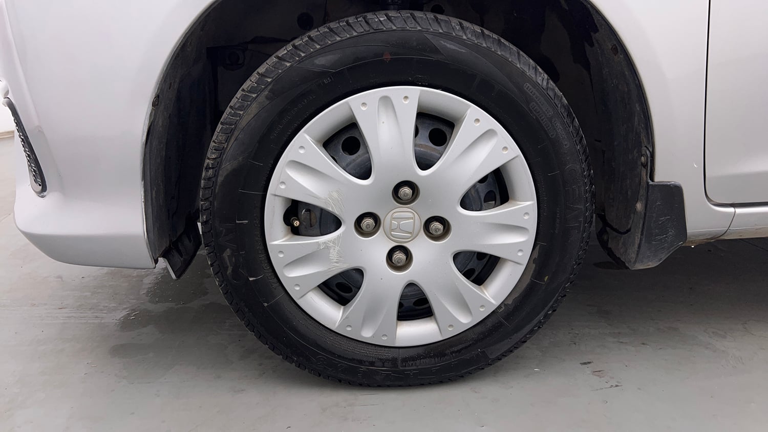 Used 2017 Honda Amaze 1.2 S i-VTEC Petrol Manual tyres LEFT FRONT TYRE RIM VIEW