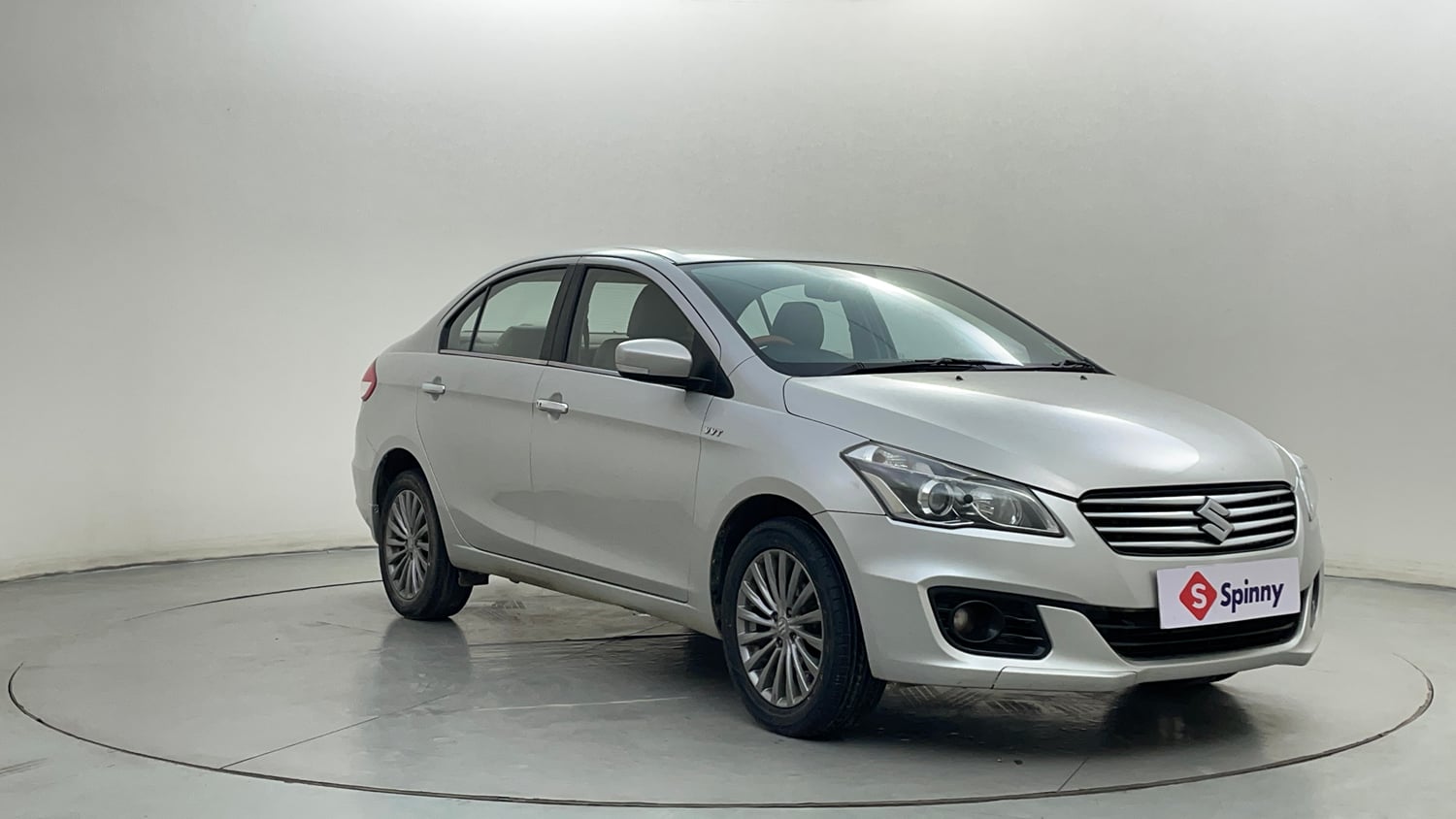 Used 2015 Maruti Suzuki Ciaz ZXI+ Petrol Manual exterior RIGHT FRONT CORNER VIEW