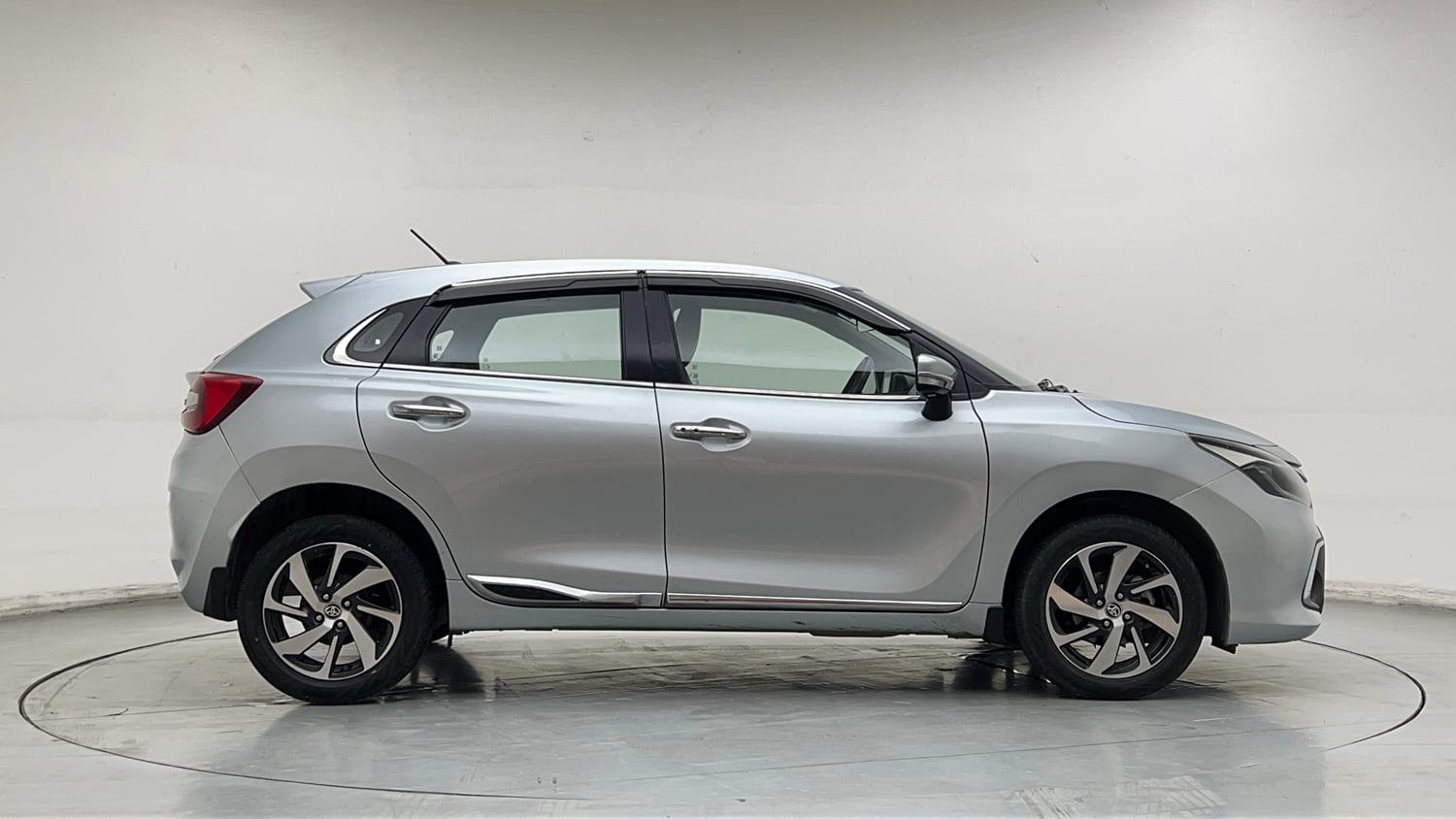 Used 2023 Toyota Glanza G AMT Petrol Automatic exterior RIGHT SIDE VIEW