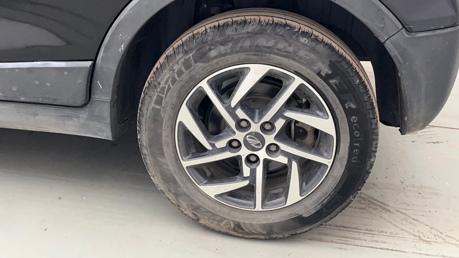 Used 2022 Mahindra XUV 300 W8 (O) 1.2 Petrol Petrol Manual tyres LEFT REAR TYRE RIM VIEW