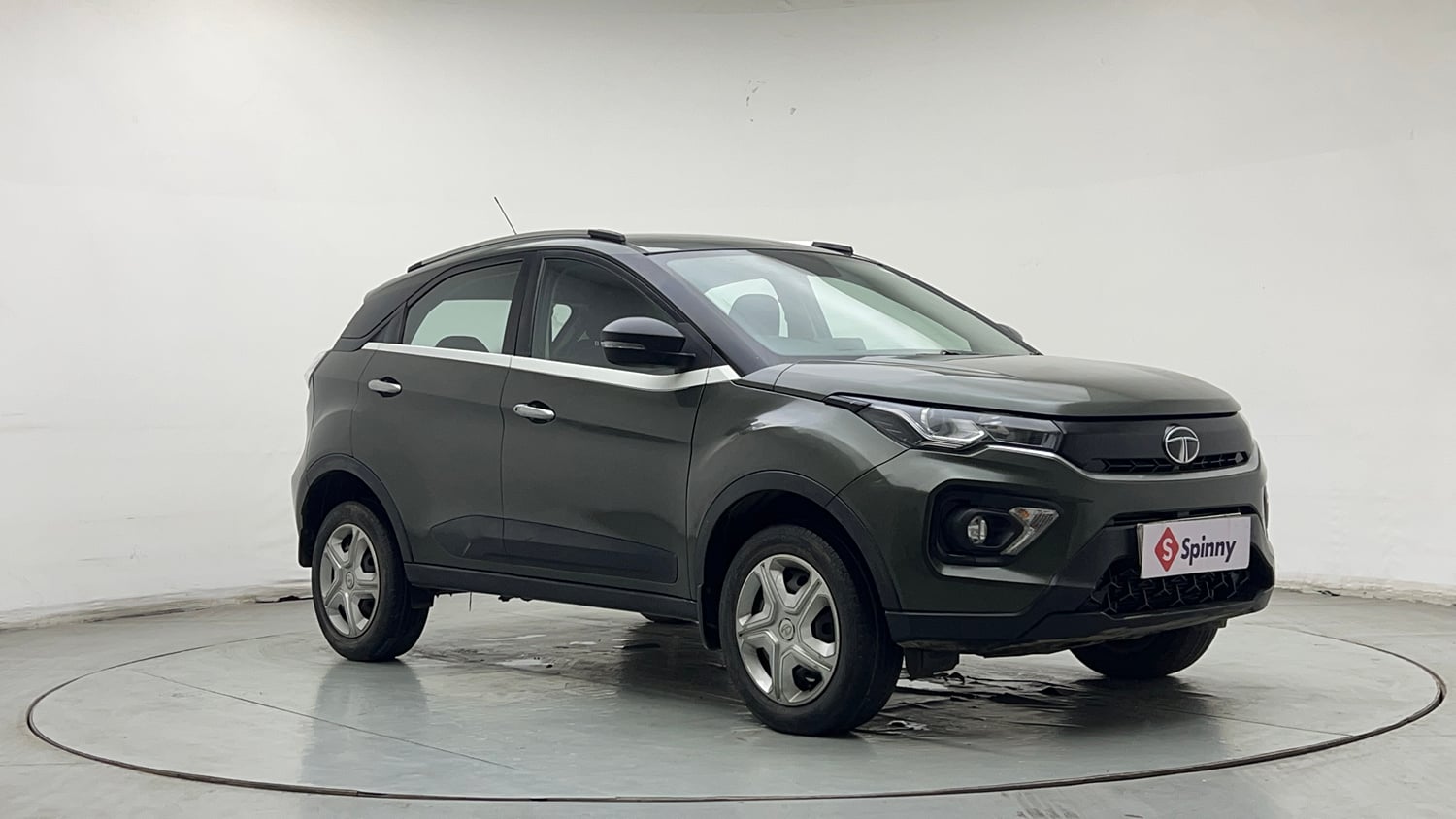 Used 2021 Tata Nexon XM Petrol Manual exterior RIGHT FRONT CORNER VIEW