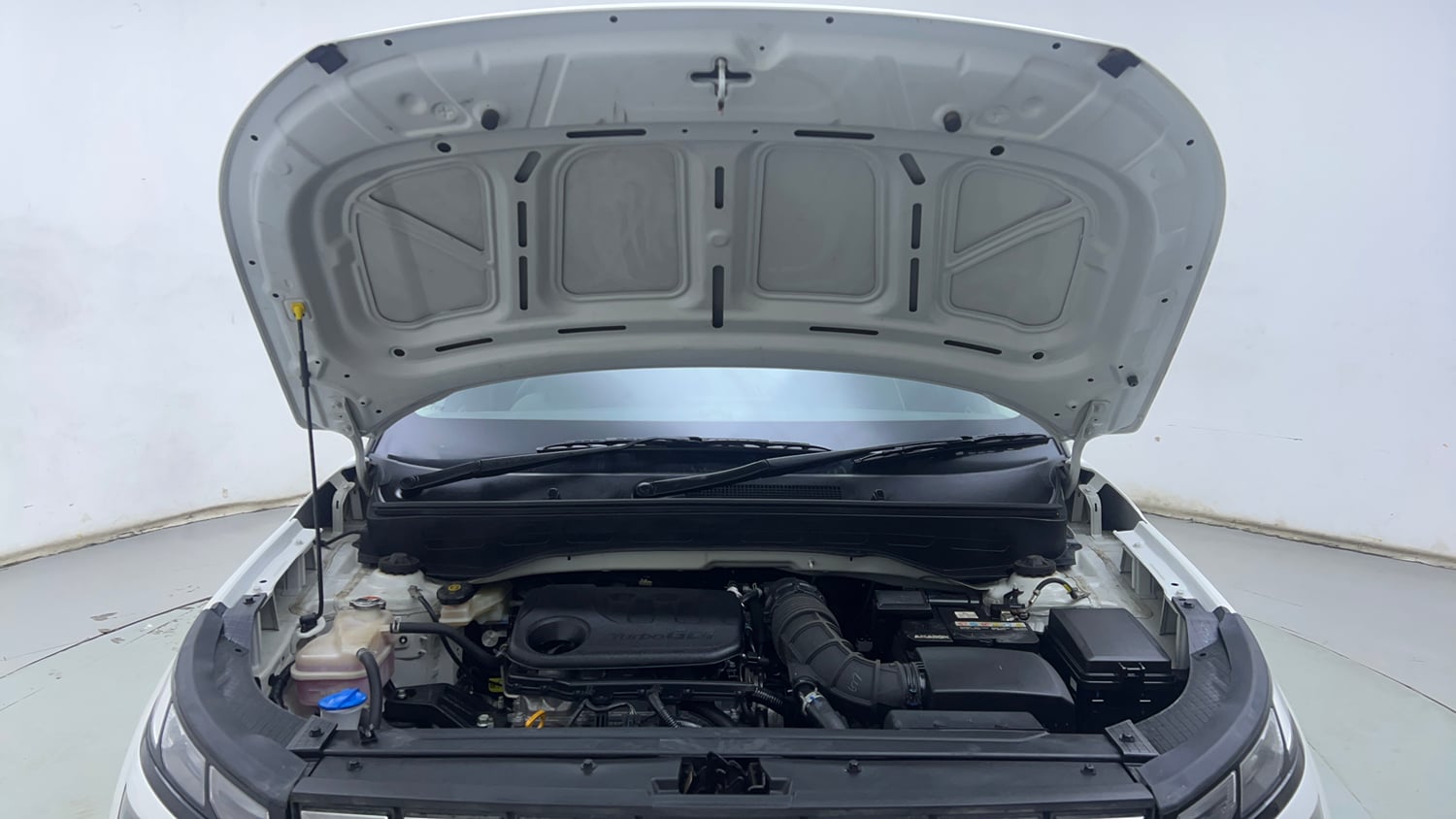 Used 2025 Hyundai Venue SX (O) 1.0 Turbo DCT Petrol Automatic engine ENGINE & BONNET OPEN FRONT VIEW