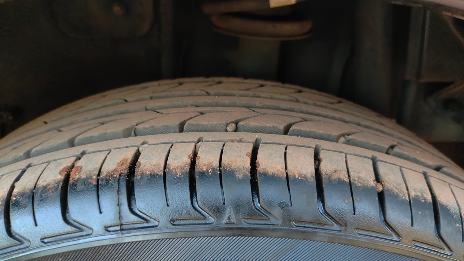 Used 2023 Tata Tiago XZA Plus Petrol Automatic tyres LEFT REAR TYRE TREAD VIEW