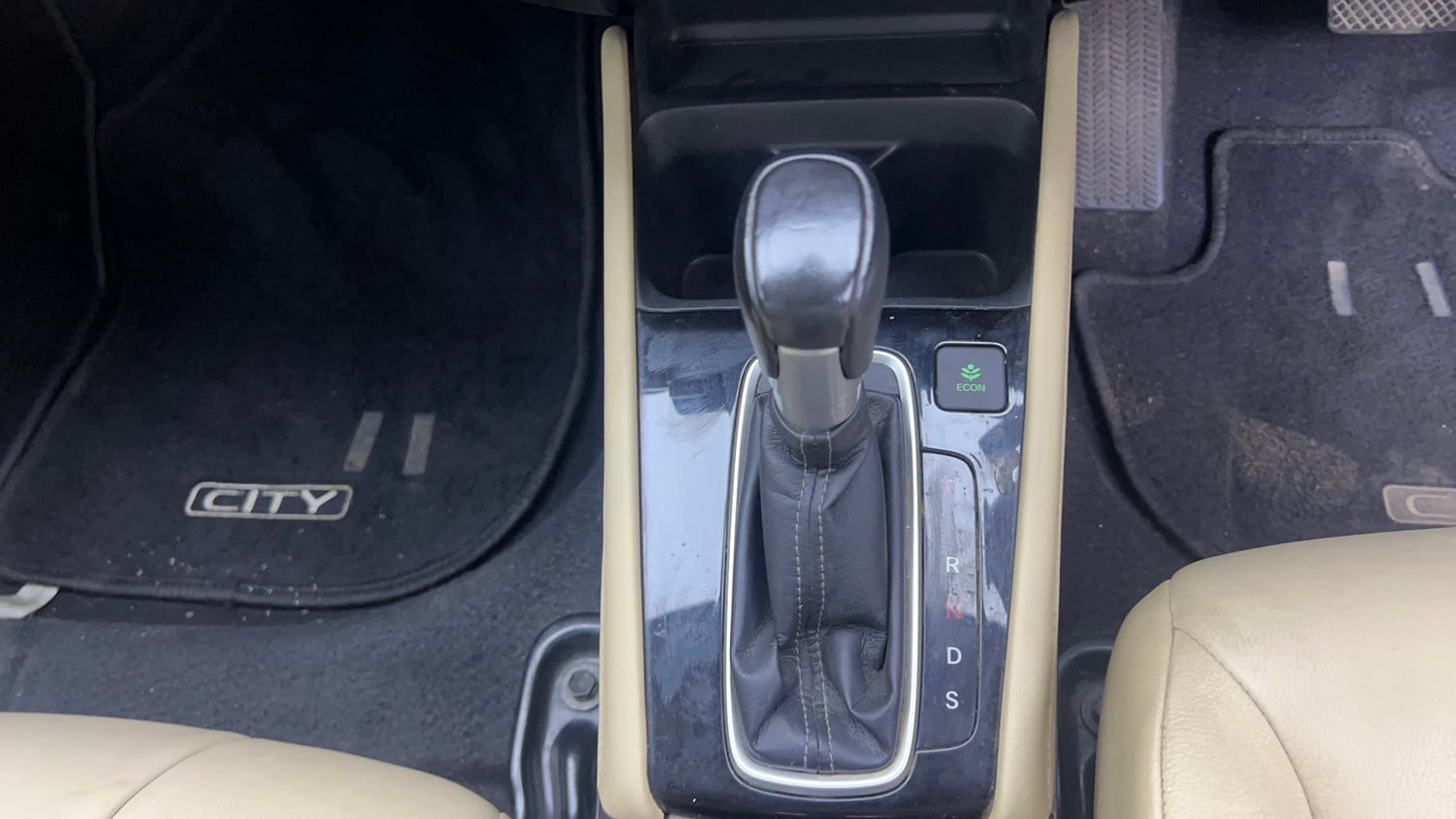 Used 2021 Honda City ZX CVT Petrol Petrol Automatic interior GEAR  KNOB VIEW