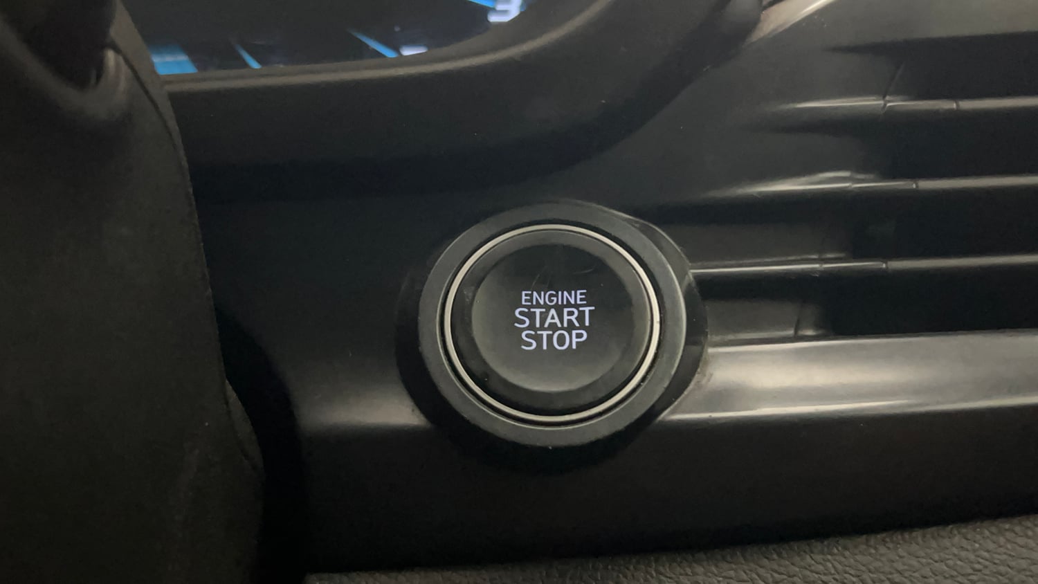 Used 2023 Hyundai i20 Asta 1.2 MT Petrol Manual top_features Keyless start
